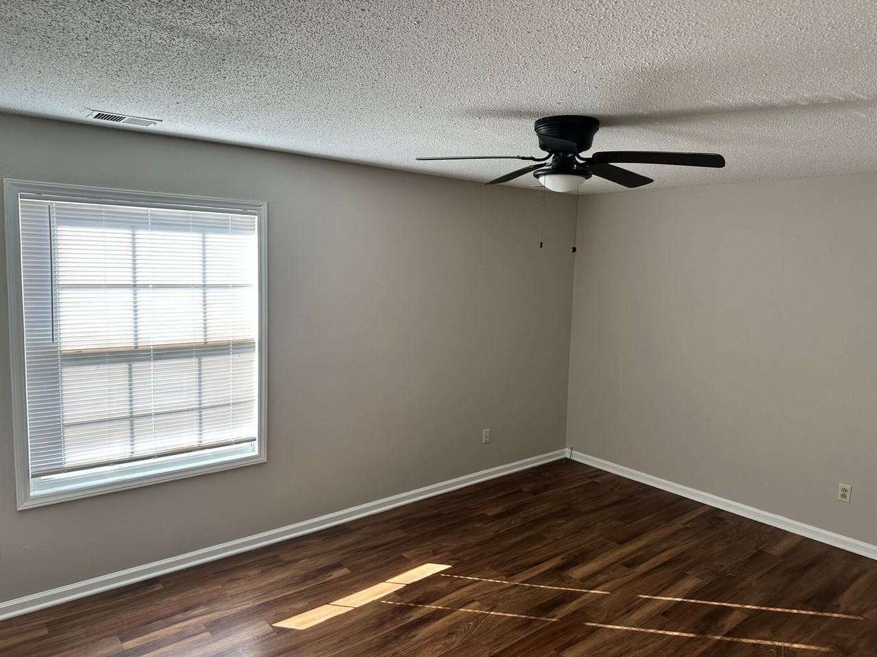 538 Walter St - Photo 4 of 9