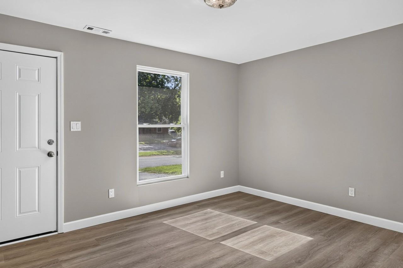 2209 Campus Dr #1 - Photo 3 of 18