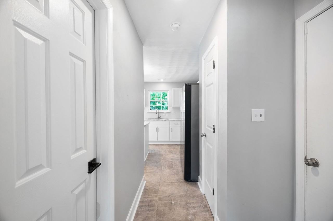 116 Hillside Ave - Photo 5 of 40