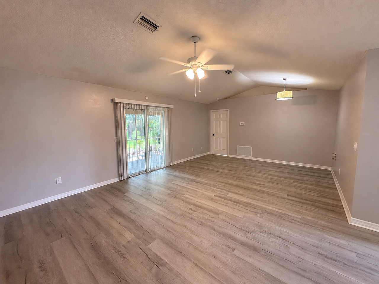 53 Birchwood Dr - Photo 3 of 21
