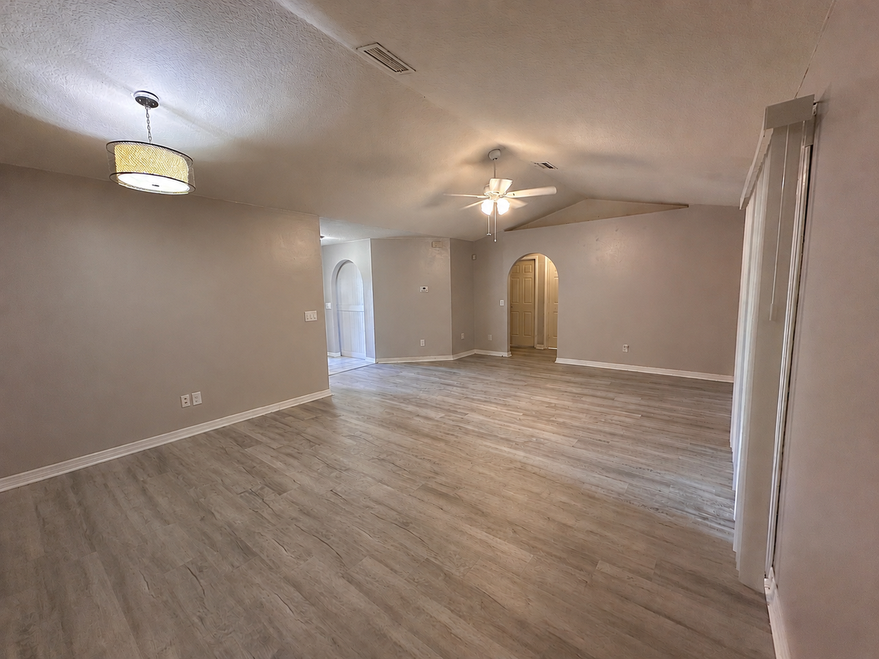 53 Birchwood Dr - Photo 4 of 21