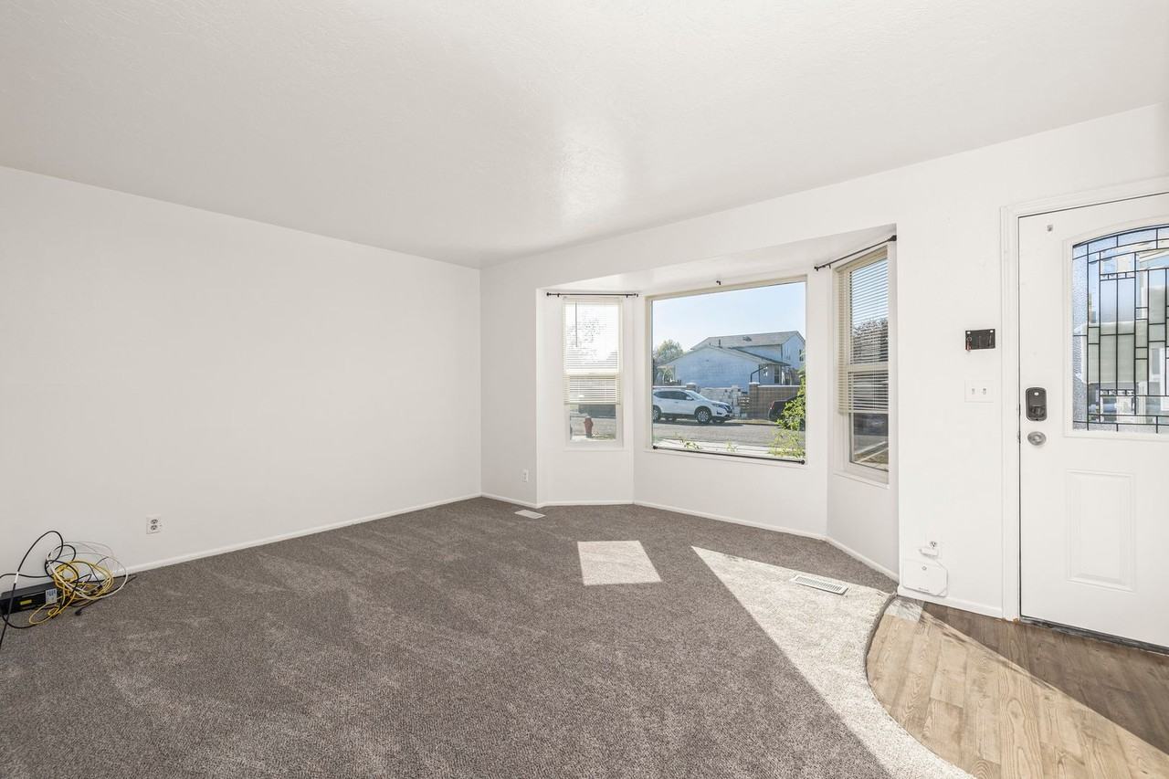 6585 S 5135 W - Photo 2 of 18