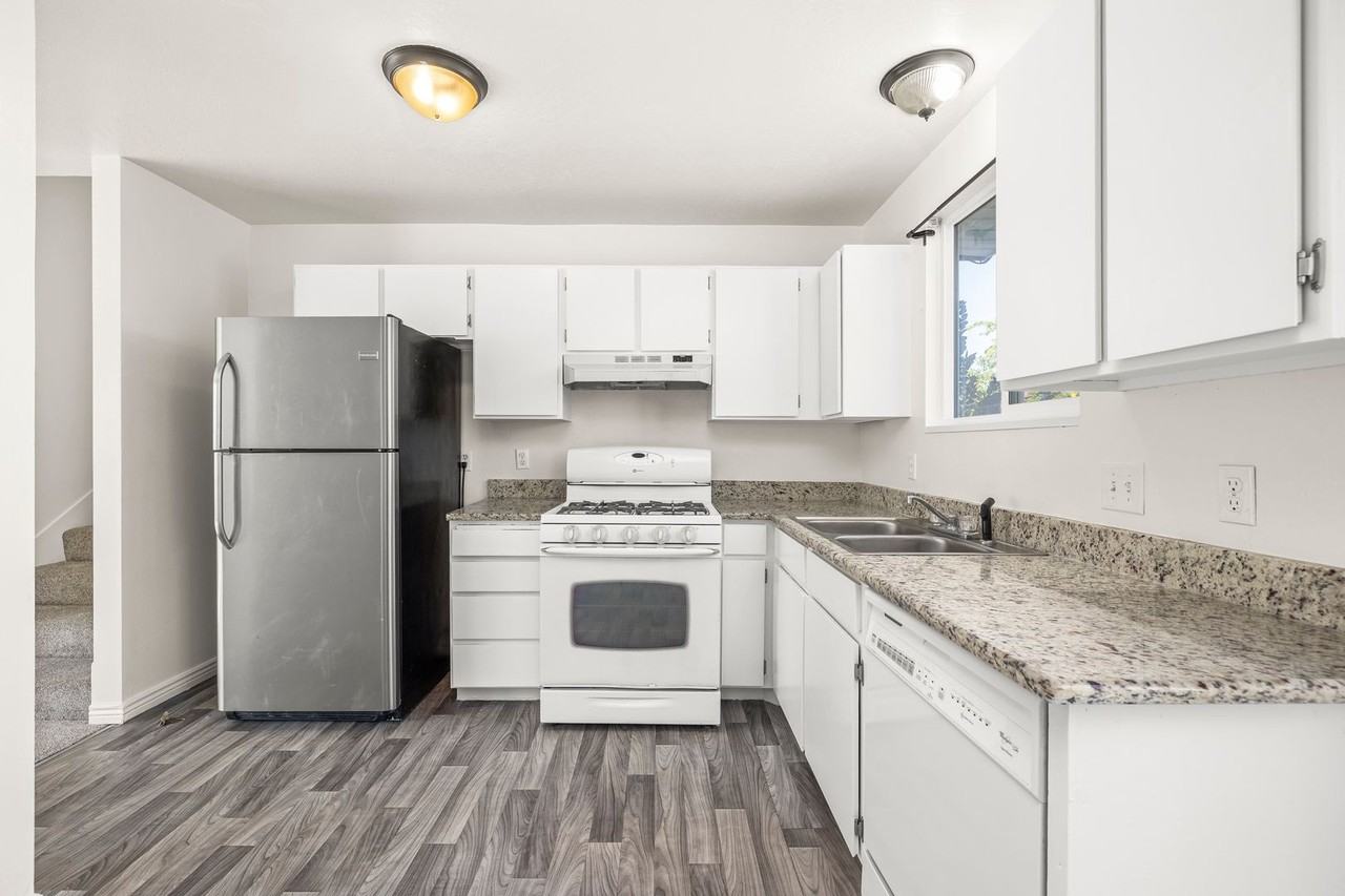6585 S 5135 W - Photo 4 of 18