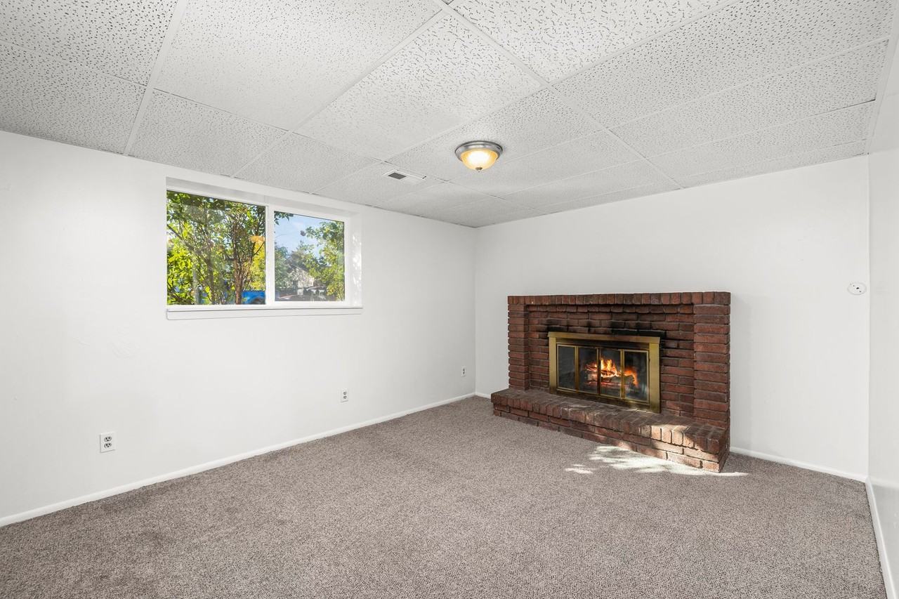 6585 S 5135 W - Photo 6 of 18