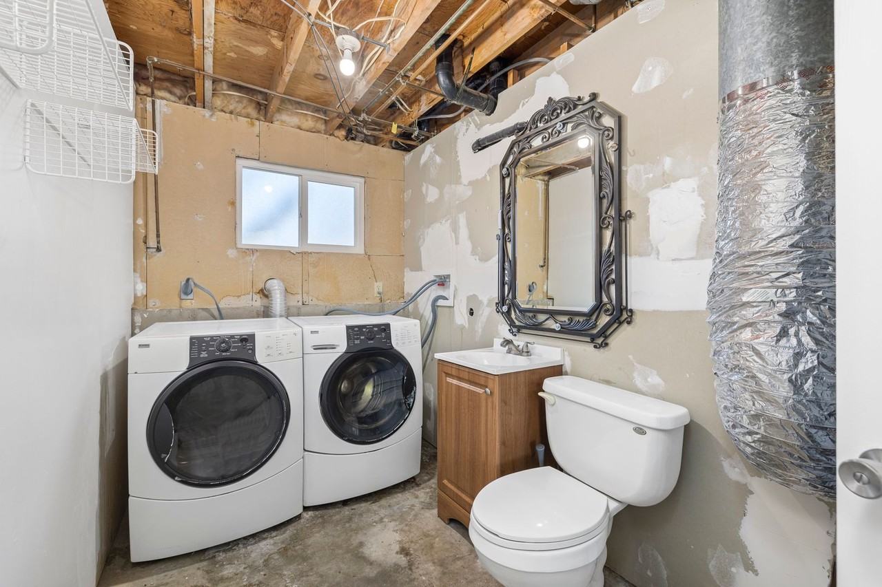 6585 S 5135 W - Photo 7 of 18