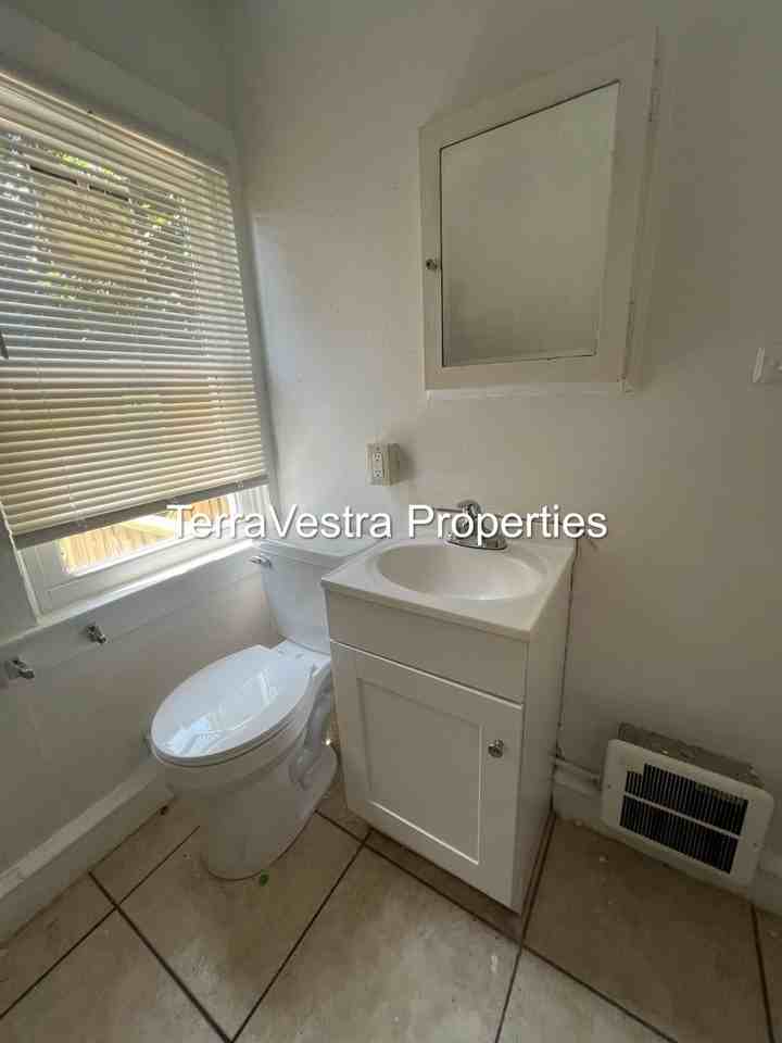 424 W Broad St - Photo 7 of 12