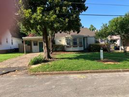 featured image of 1209 Lee St