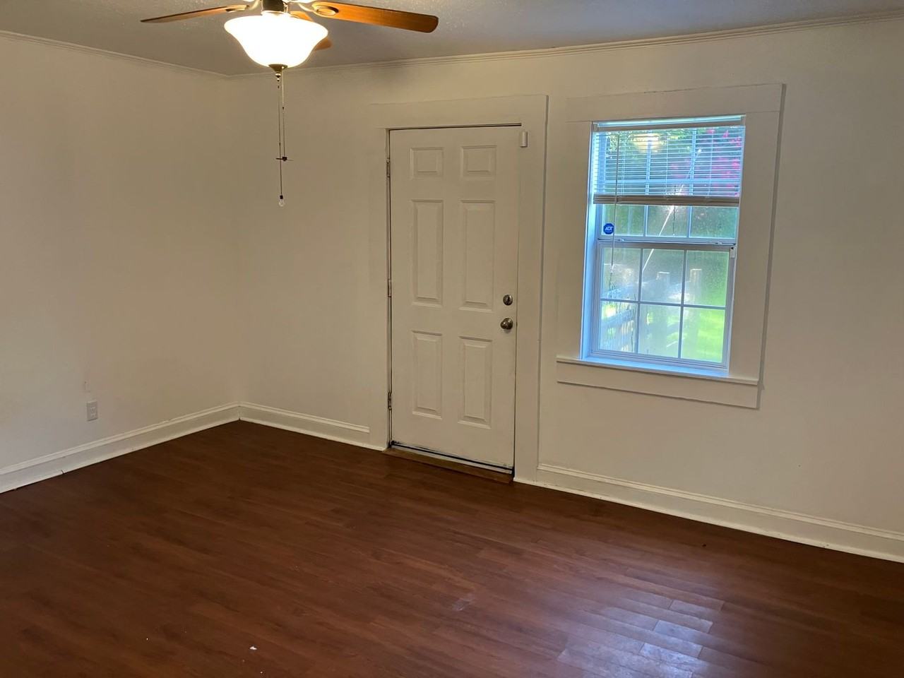 1209 Lee St - Photo 6 of 12