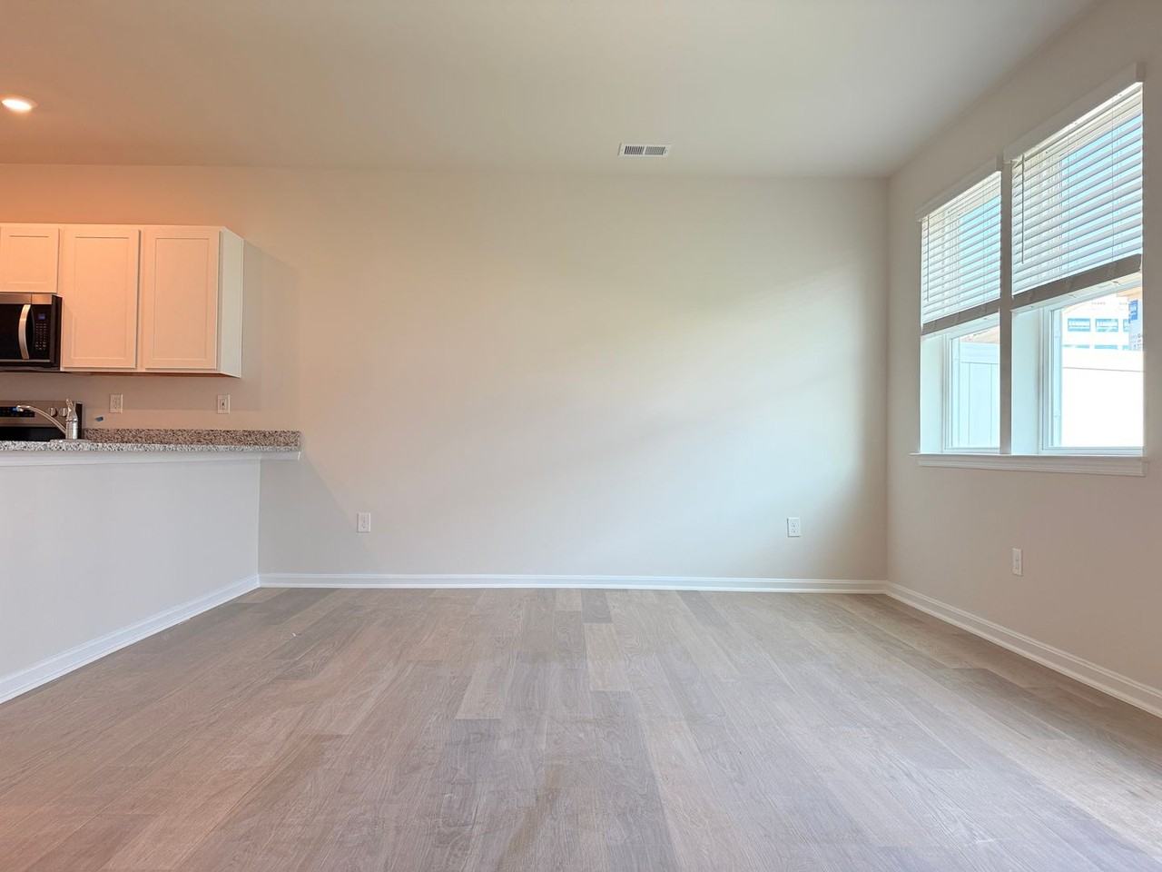 529 Colette St - Photo 3 of 14