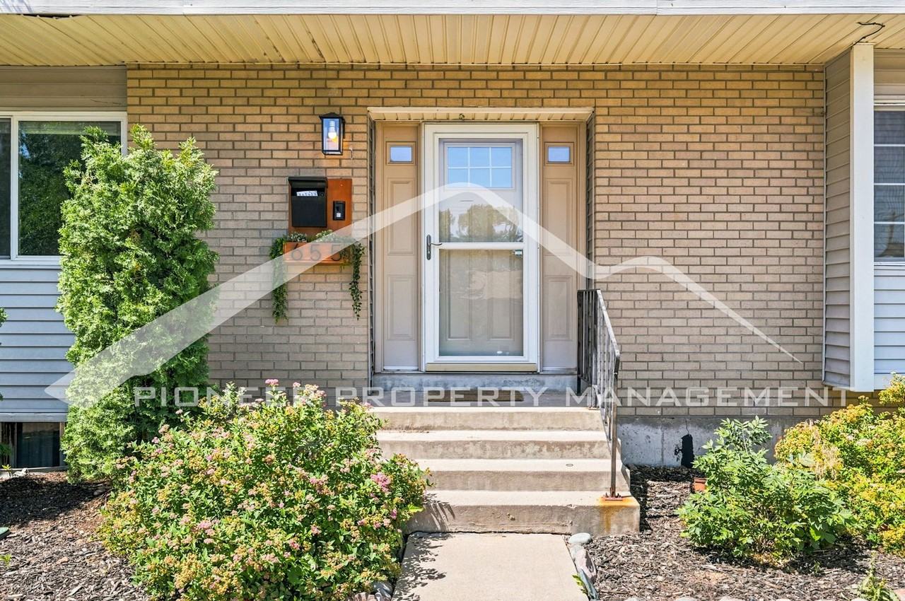 655 S Xenon Ct - Photo 2 of 28