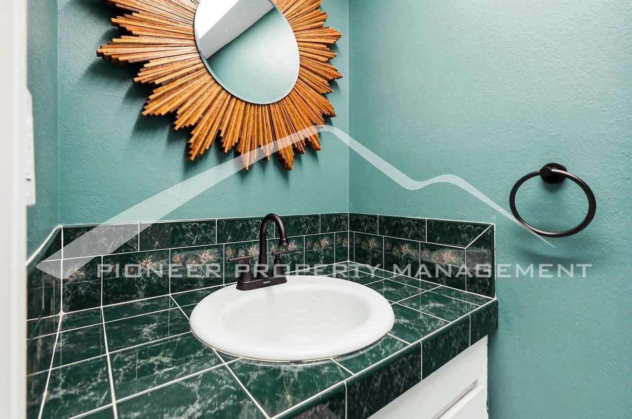 655 S Xenon Ct - Photo 3 of 28