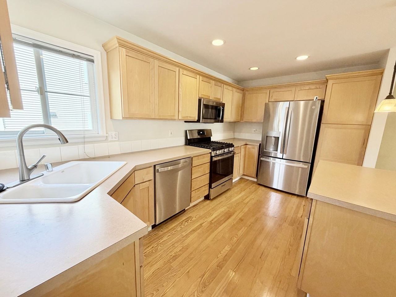 12726 35th Ave Ne #A - Photo 4 of 19