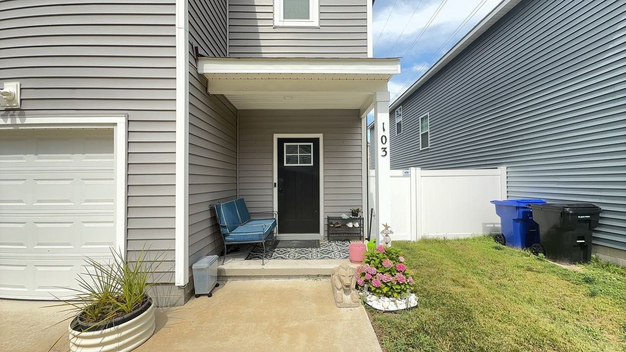 103 S Thalia Rd - Photo 2 of 20