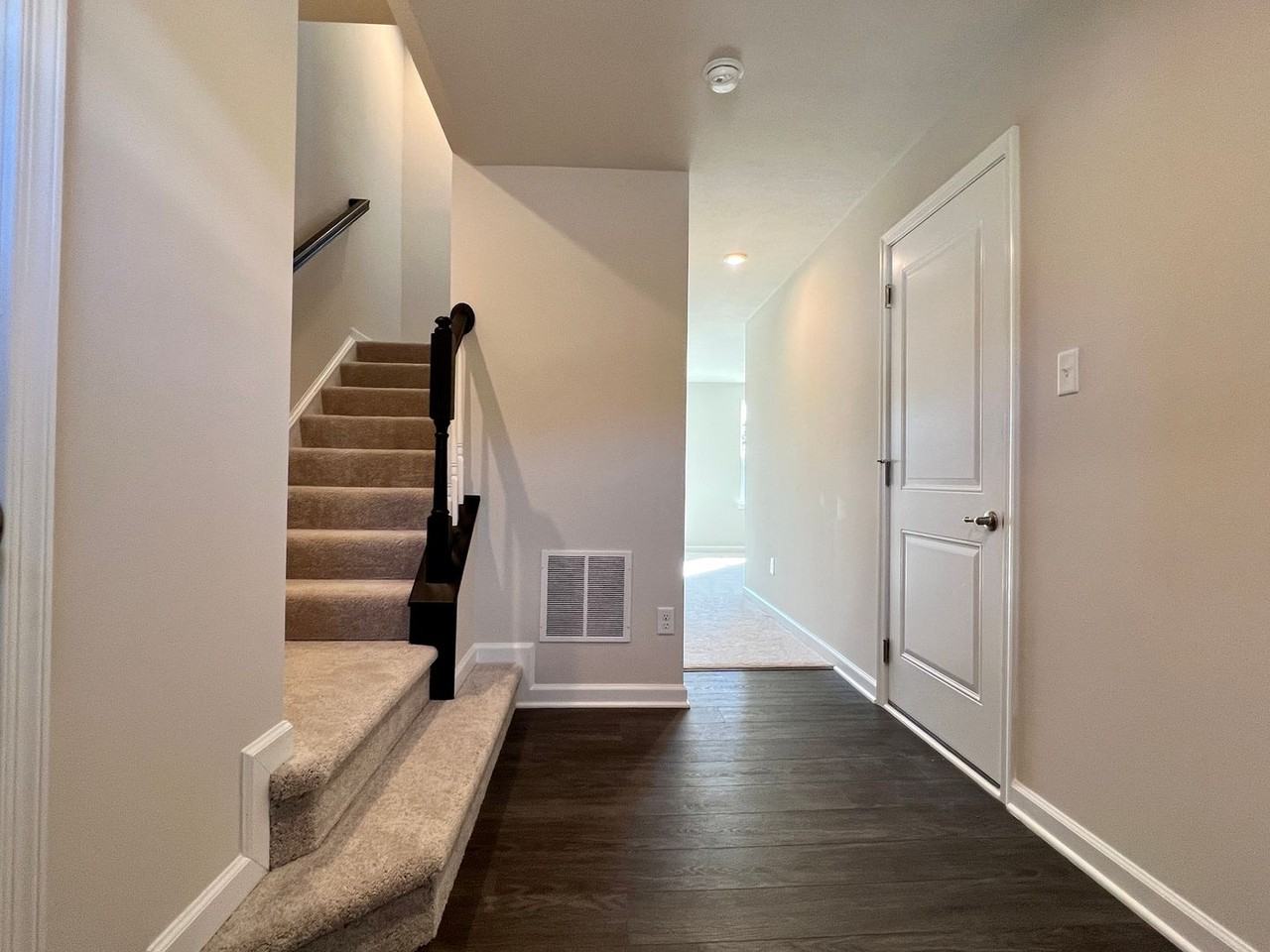 67 Hewstone Ct - Photo 4 of 31