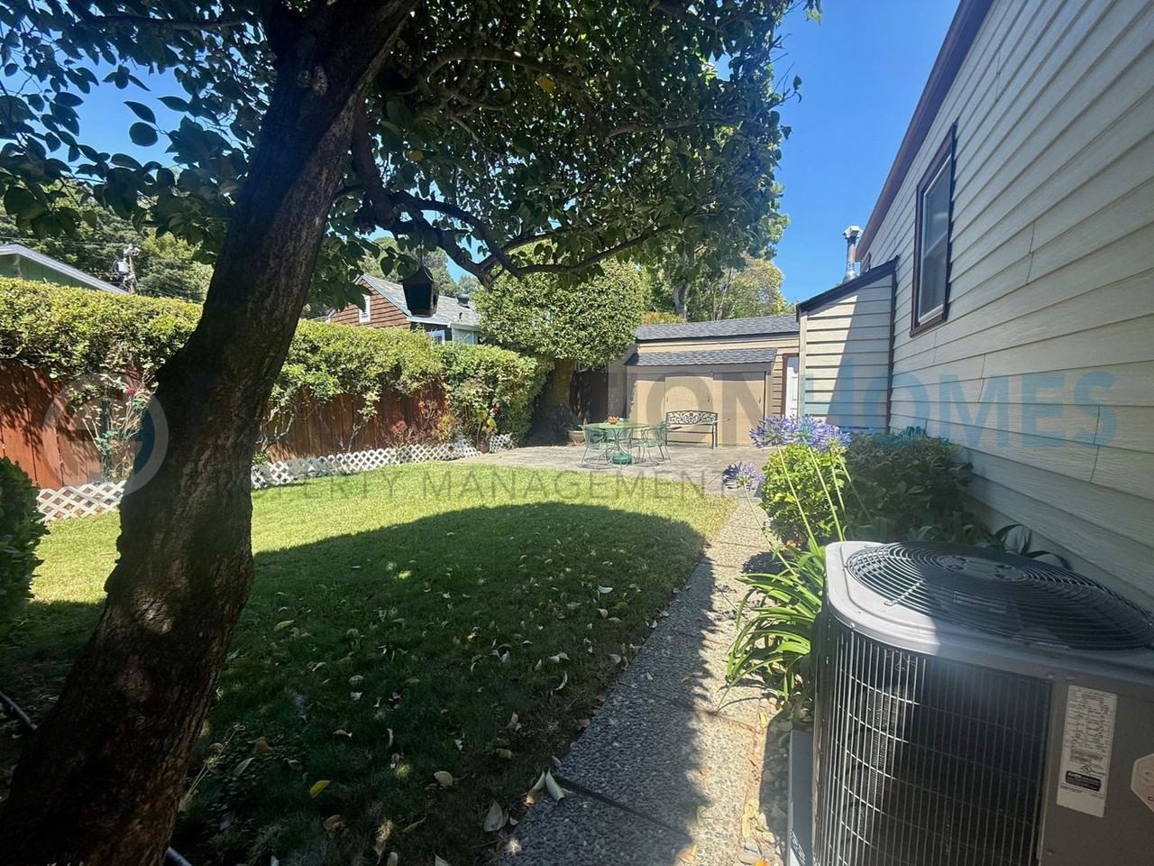 130 Suffield Ave - Photo 3 of 17