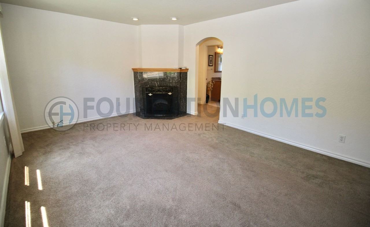 130 Suffield Ave - Photo 6 of 17