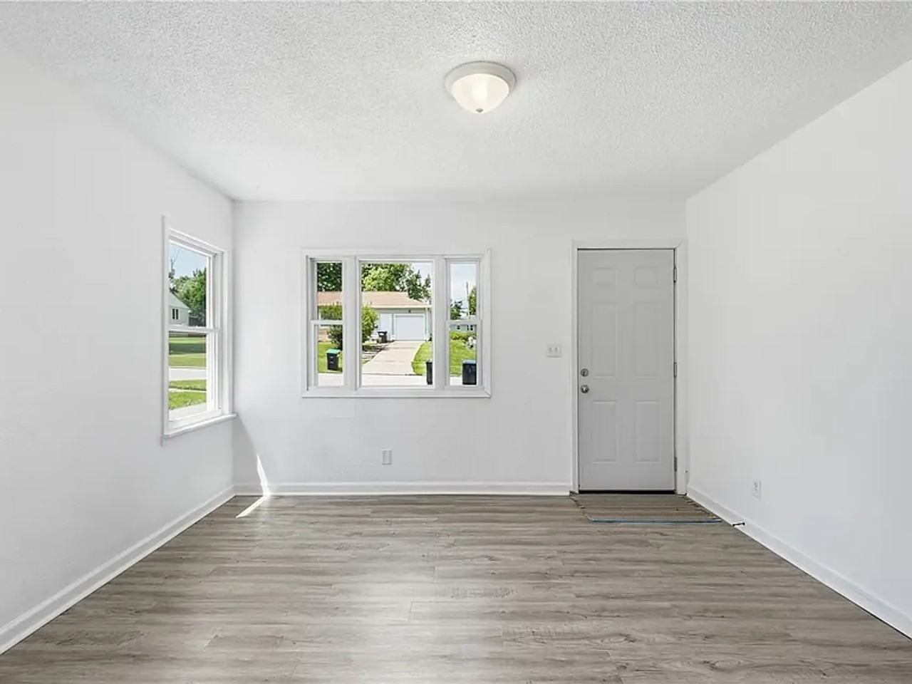 1237 Lincoln Dr - Photo 3 of 16