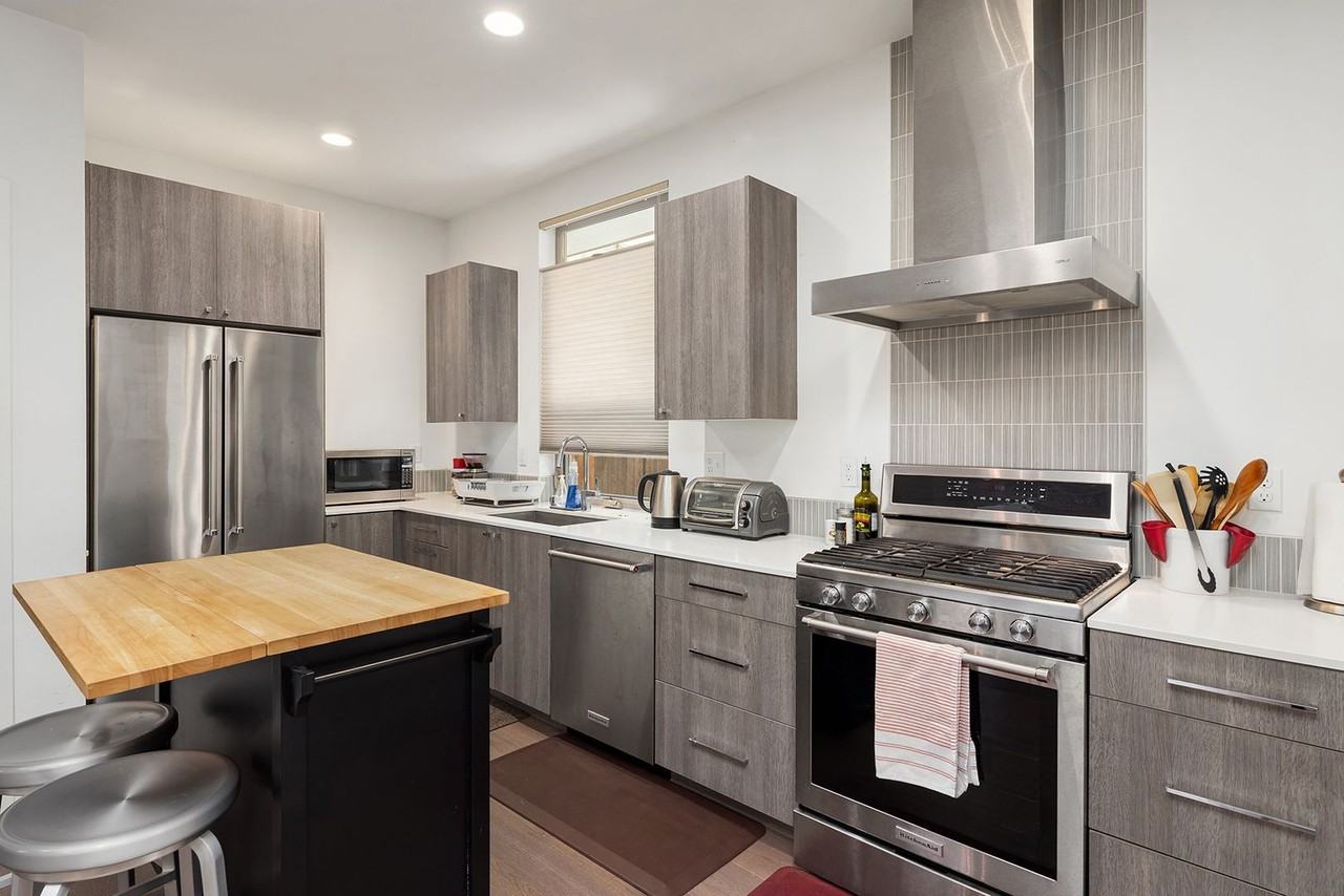 1761 19th Ave S - Photo 4 of 38