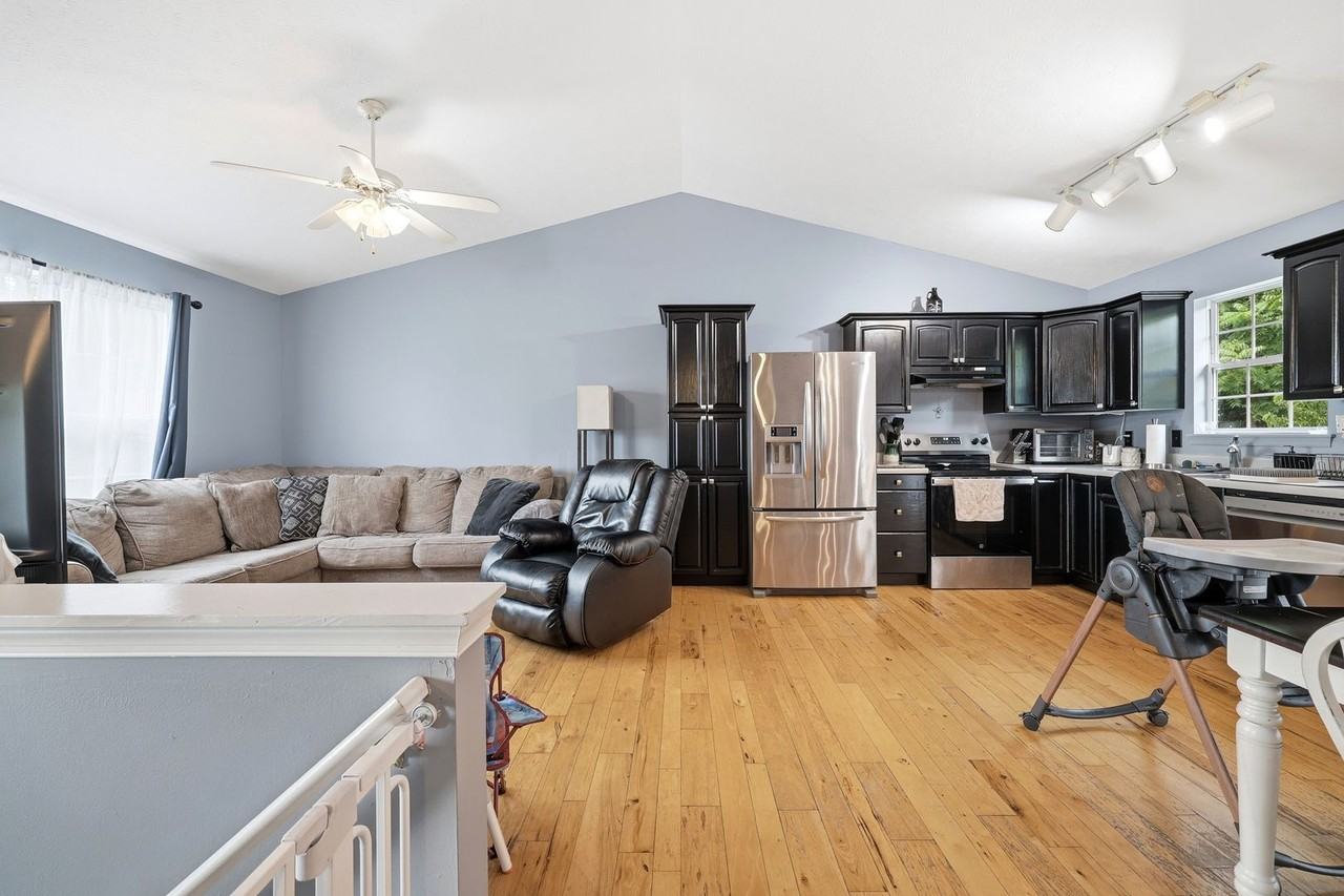 209 Greenwood Rd - Photo 3 of 22