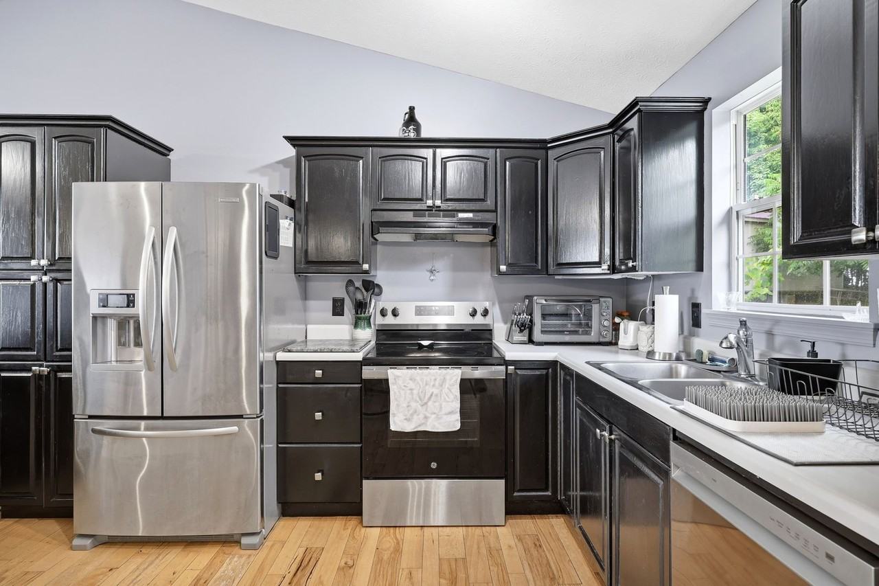 209 Greenwood Rd - Photo 4 of 22