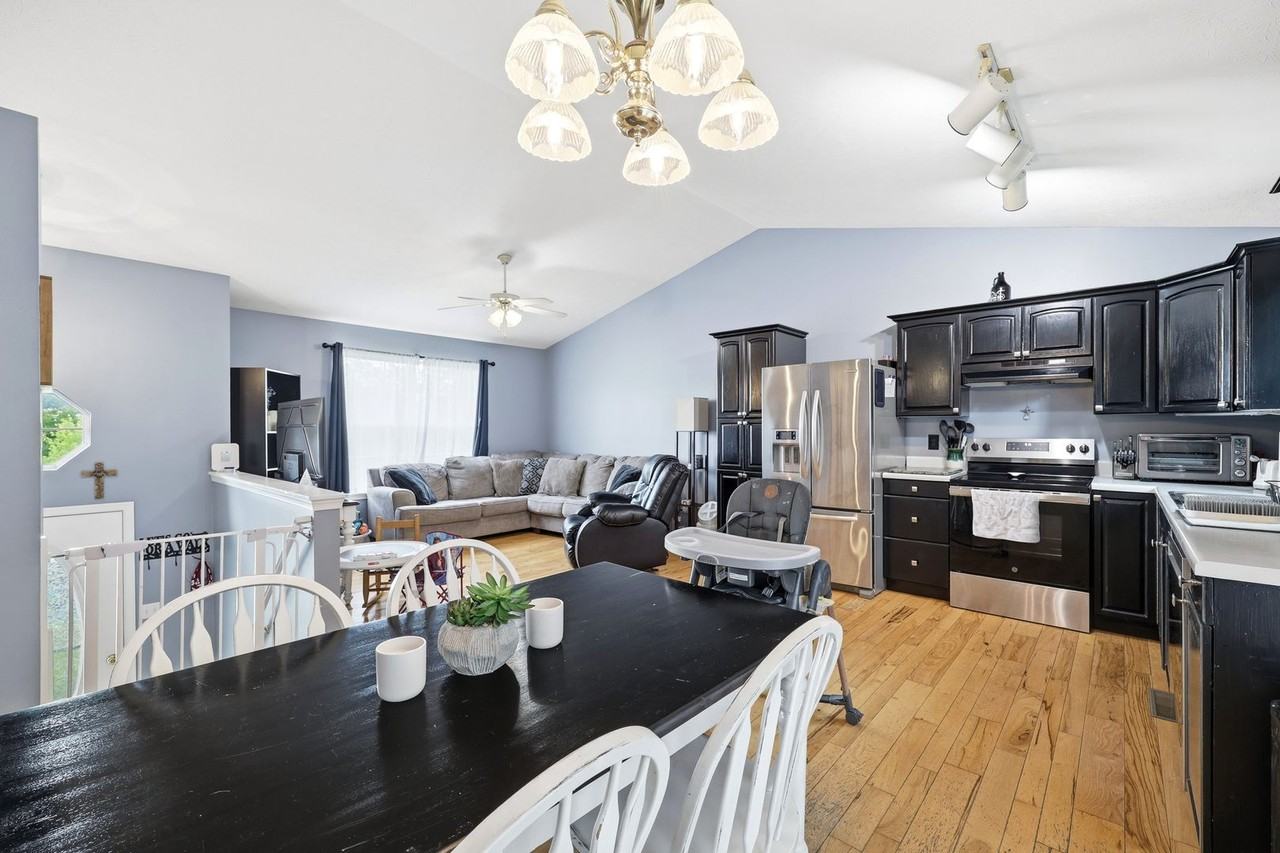 209 Greenwood Rd - Photo 6 of 22