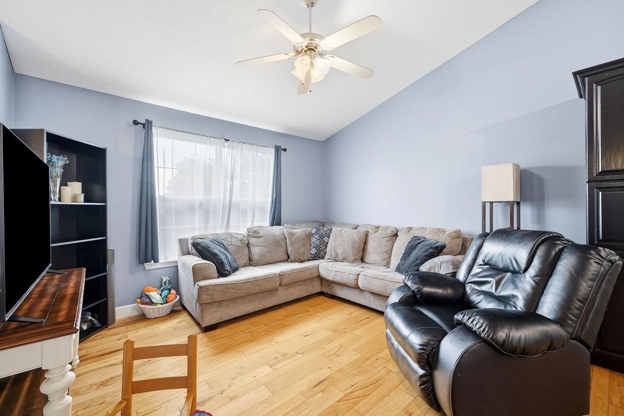 209 Greenwood Rd - Photo 7 of 22