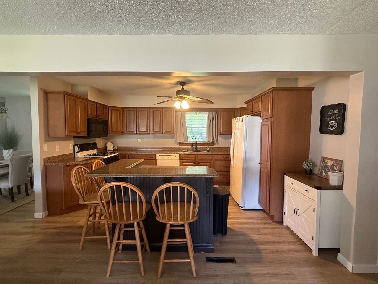 112 Cottonwood Dr - Photo 3 of 14