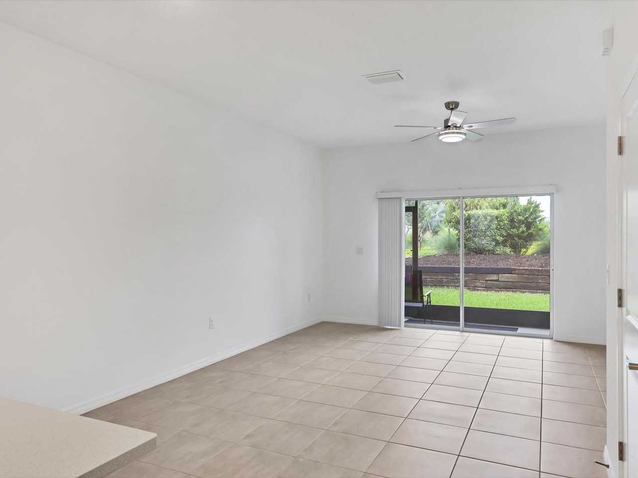 8577 Daybreak St - Photo 4 of 33