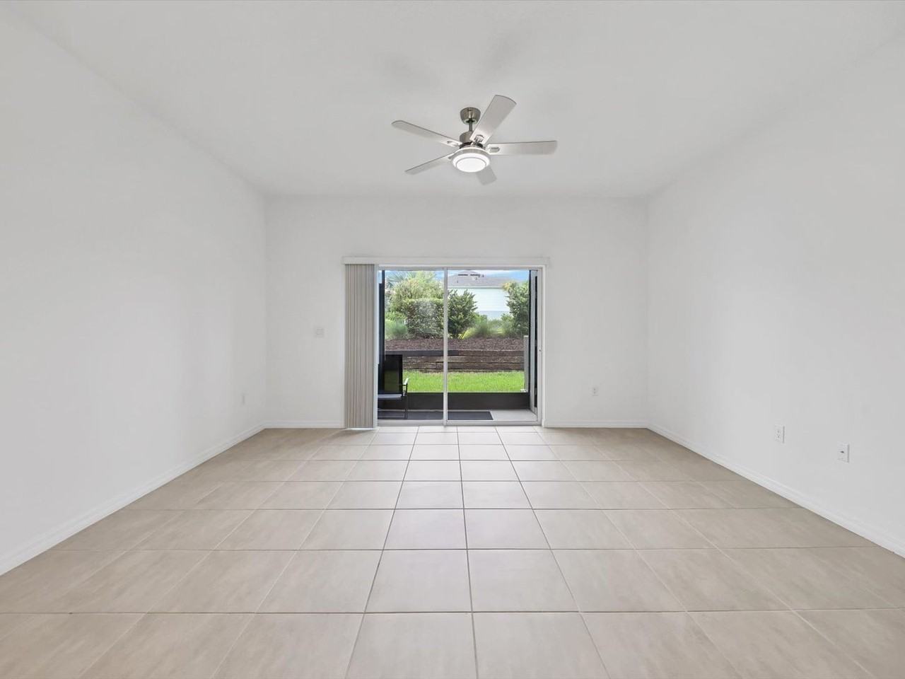 8577 Daybreak St - Photo 6 of 33