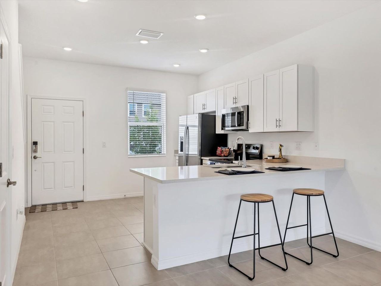 8577 Daybreak St - Photo 7 of 33