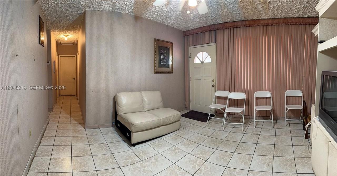9201 Broad Manor Rd - Photo 2 of 12