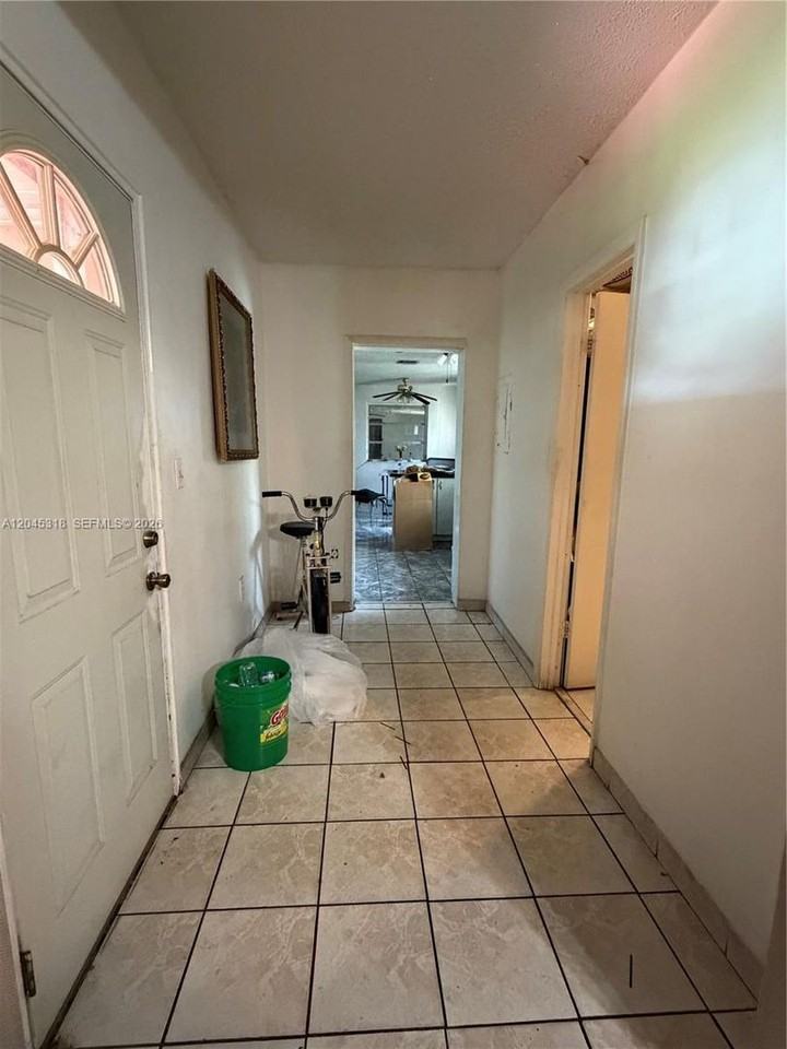 9201 Broad Manor Rd - Photo 3 of 12
