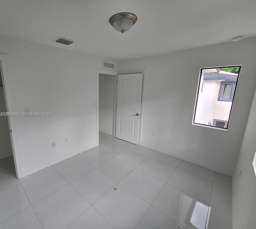 2771 2771 NW 43rd Terrance 2771 2771 - Photo 4 of 11