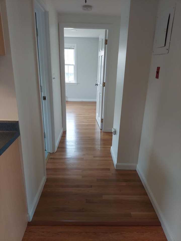 435 Main St - Photo 5 of 11