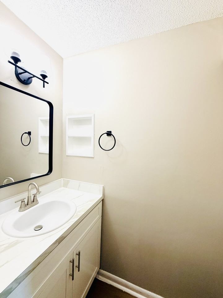 3 Almond Ct #3C - Photo 5 of 11