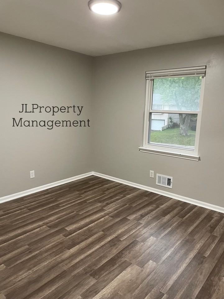 921 Sw Kingscross Rd #1 - Photo 4 of 11