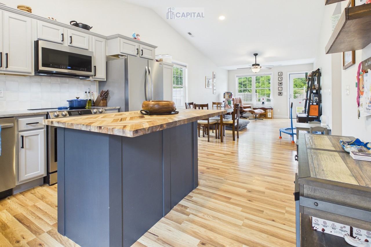 21 Otis St #1 - Photo 4 of 26