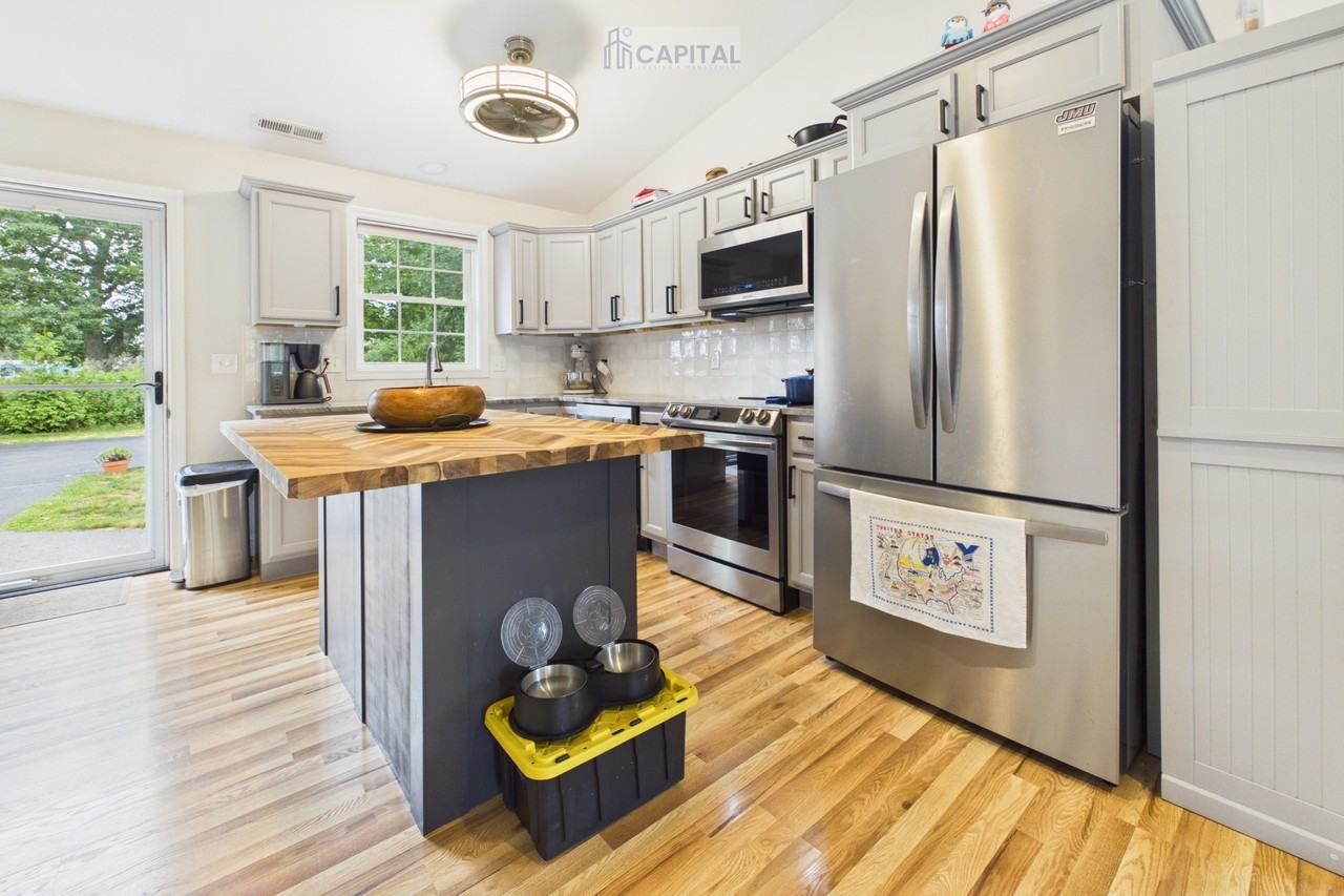 21 Otis St #1 - Photo 5 of 26
