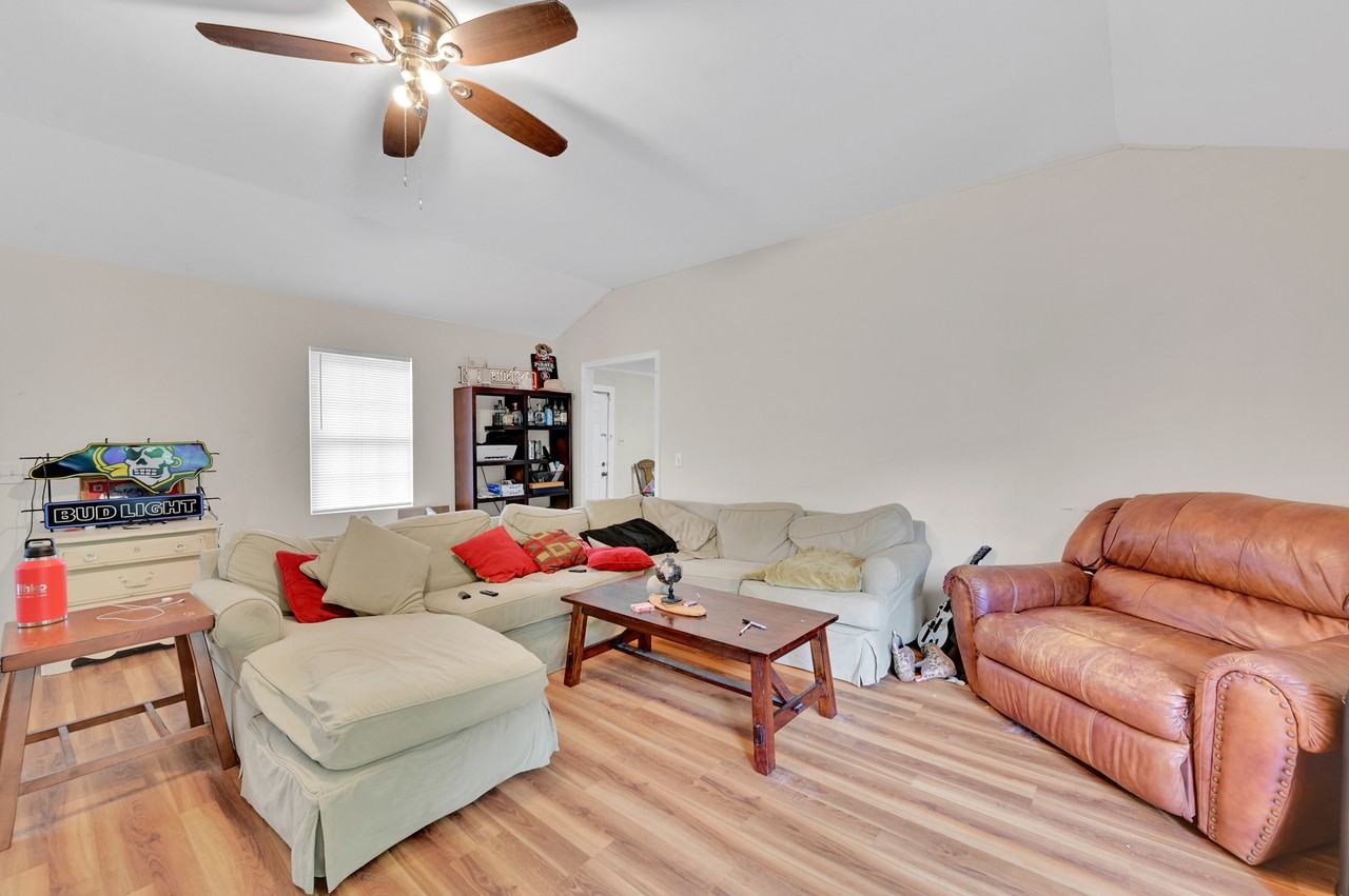 404 S Ash St #1 - Photo 3 of 10