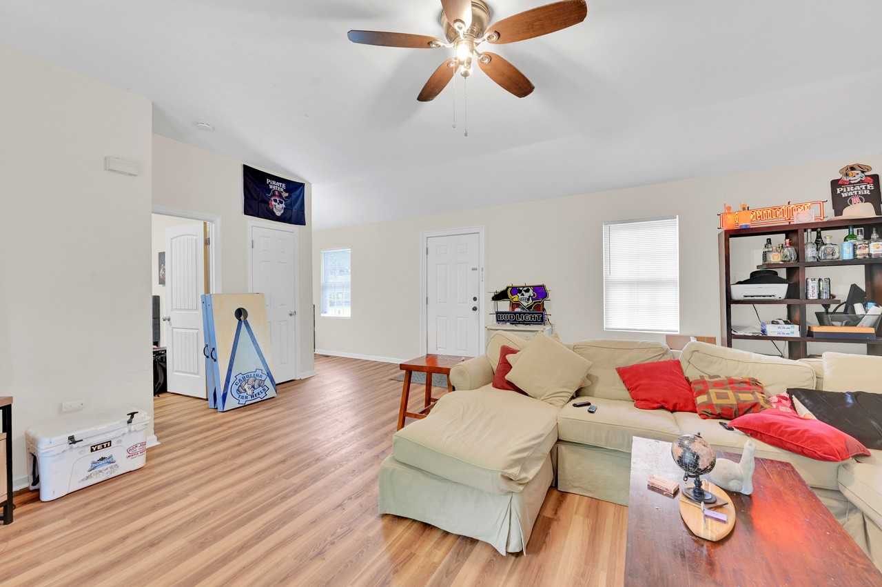 404 S Ash St #1 - Photo 4 of 10