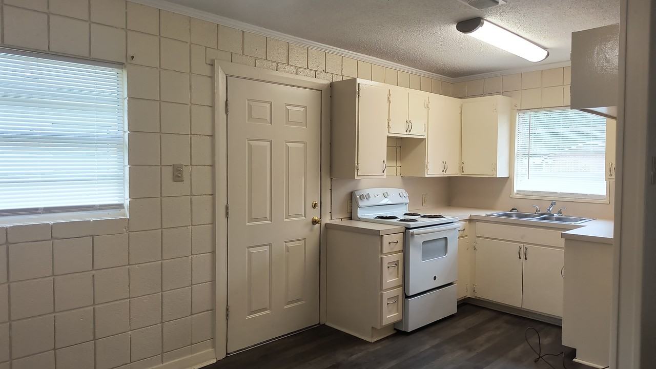 3010 S Holly St #3010 - Photo 3 of 11