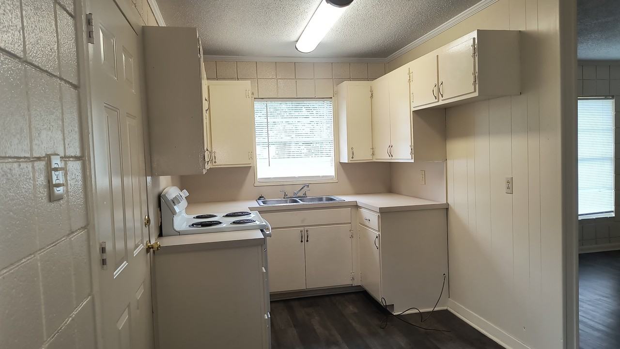 3010 S Holly St #3010 - Photo 4 of 11