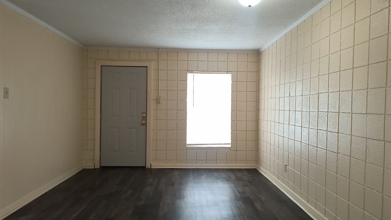 3010 S Holly St #3010 - Photo 5 of 11