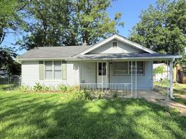featured image of 208 N Moss St #1