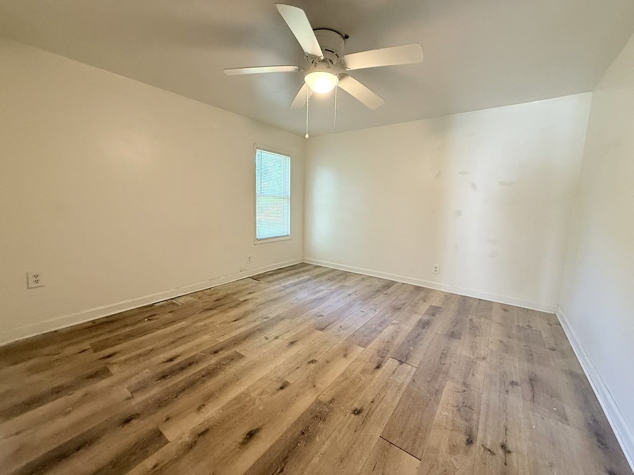 208 N Moss St #1 - Photo 3 of 6