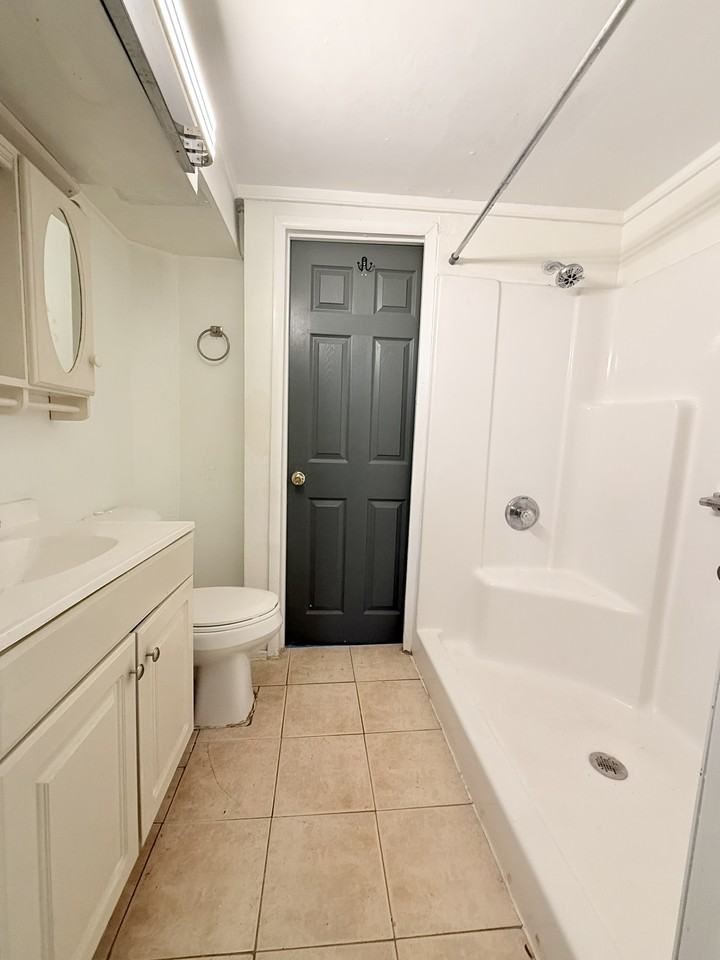 208 N Moss St #1 - Photo 5 of 6