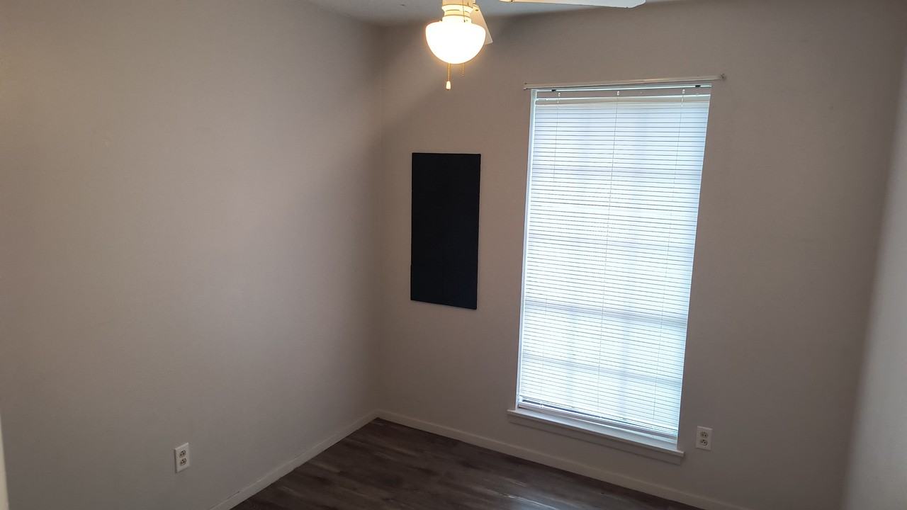 2203 Crestwood #1 - Photo 7 of 8