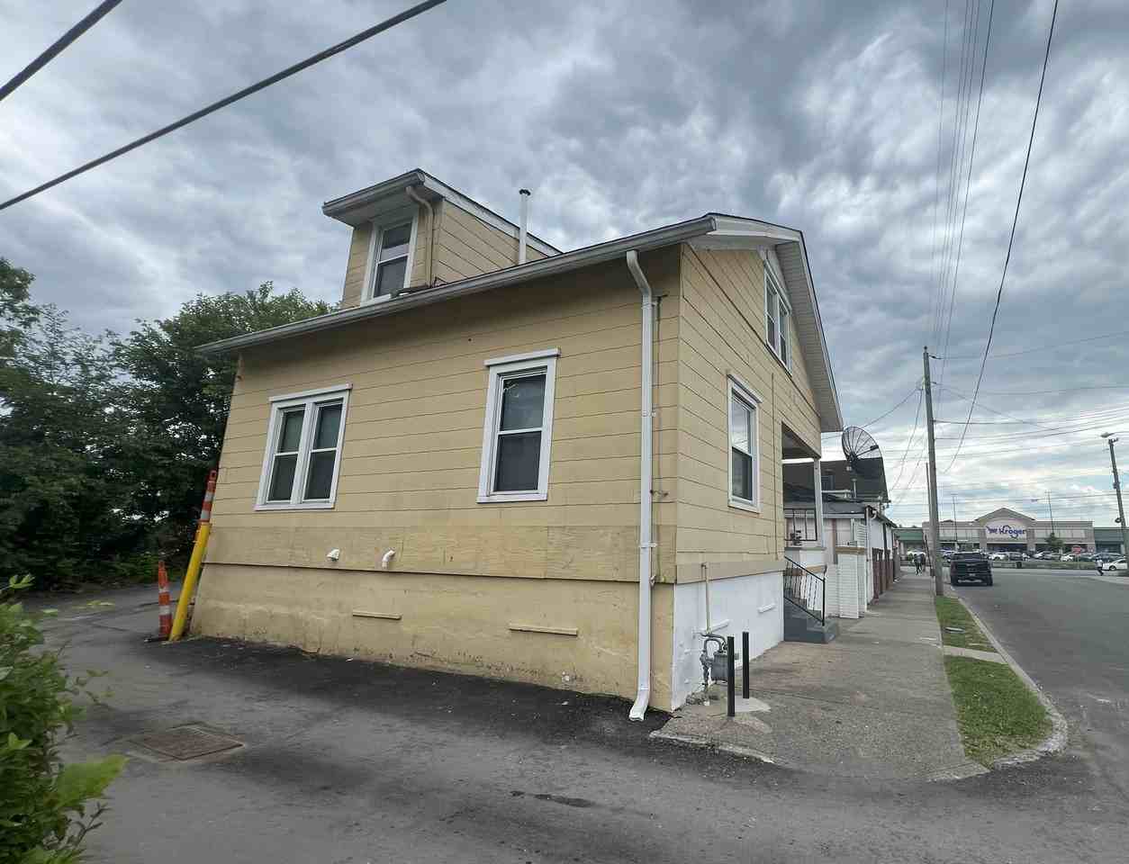 673 S 27th St #1 - Photo 4 of 14