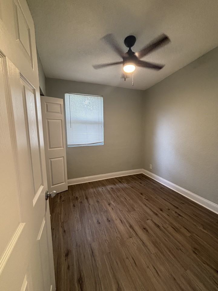10615 Biscayne Blvd #1 - Photo 4 of 38