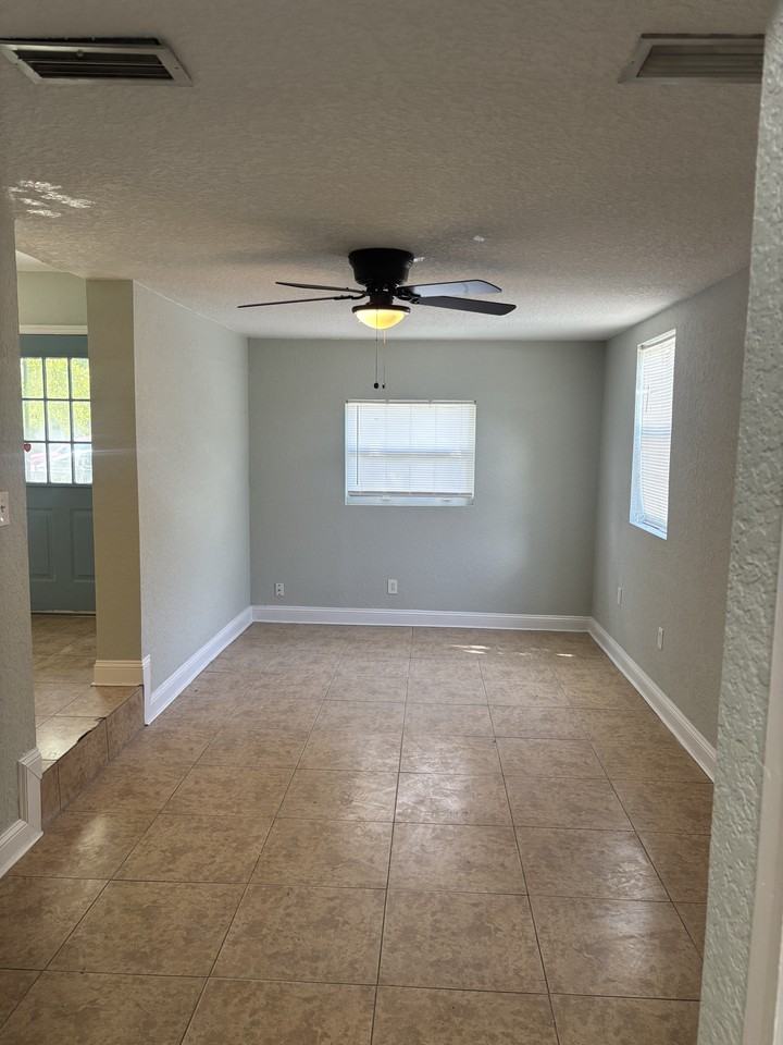 10615 Biscayne Blvd #1 - Photo 5 of 38